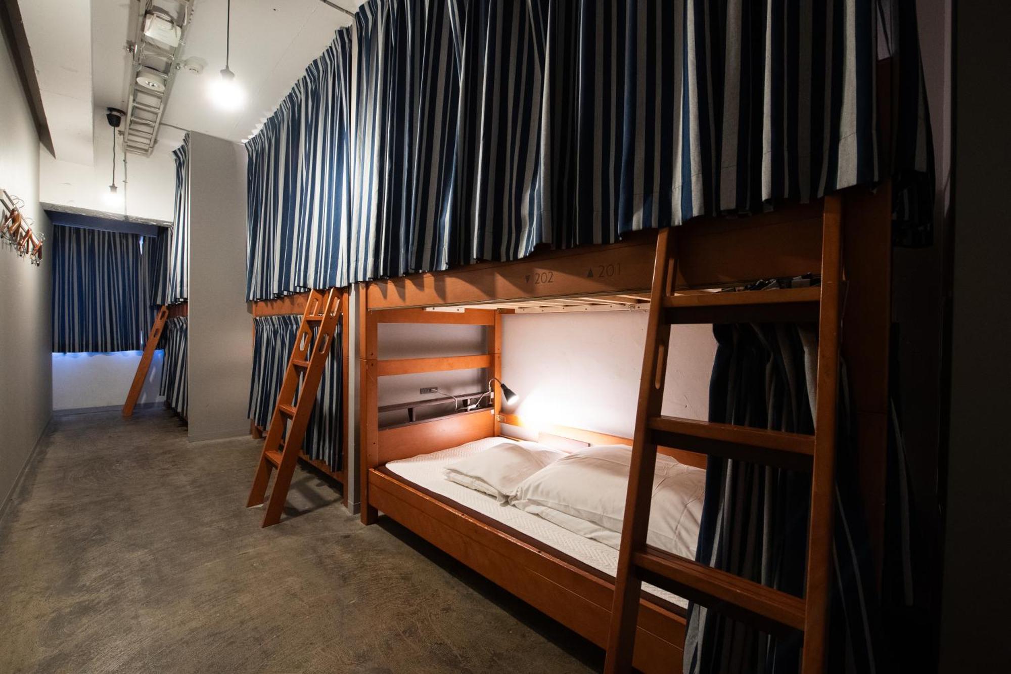 Bed 6-Bed Male Dormitory Room